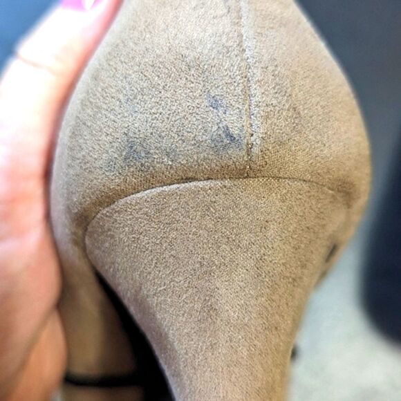 Vintage Liz Claiborne Taupe Suede Pumps with Black Bow Accent and Piping - Picture 9 of 16